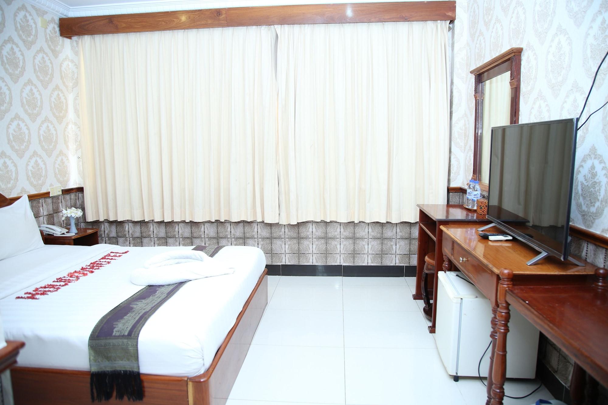 Holiday Hotel Battambang Exterior photo