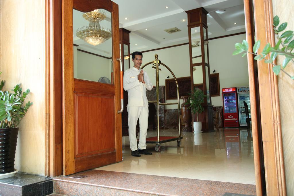 Holiday Hotel Battambang Exterior photo