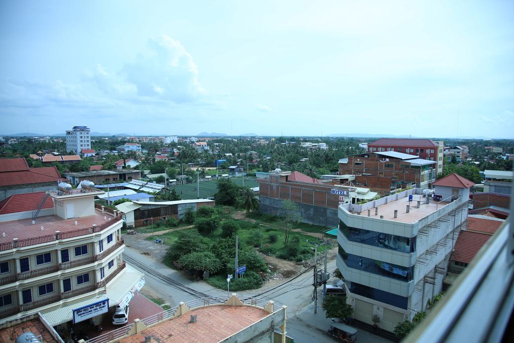 Holiday Hotel Battambang Exterior photo