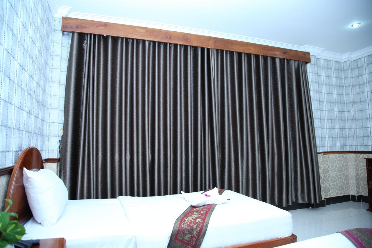 Holiday Hotel Battambang Exterior photo