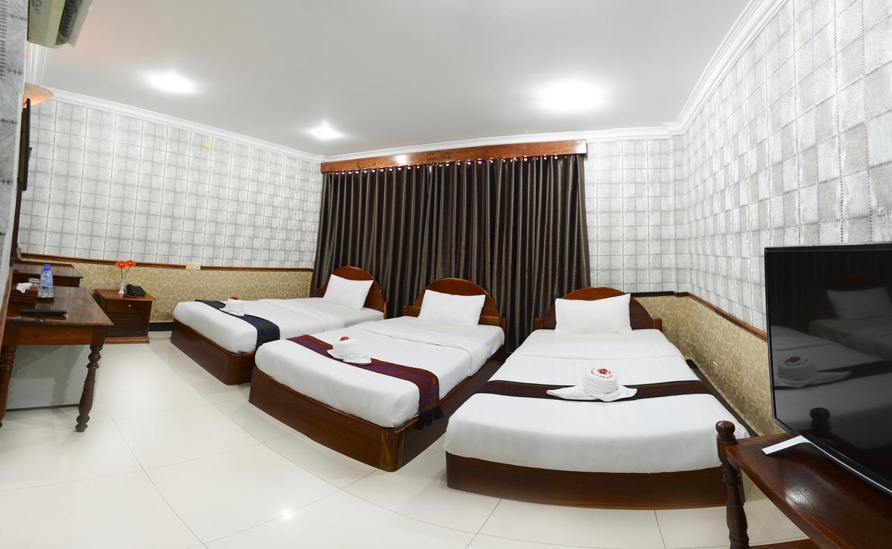 Holiday Hotel Battambang Exterior photo