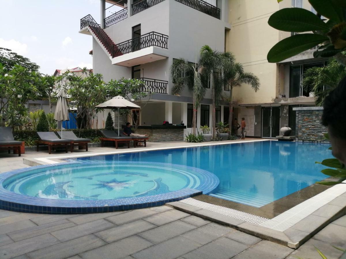 Holiday Hotel Battambang Exterior photo