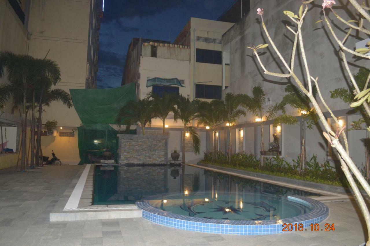 Holiday Hotel Battambang Exterior photo