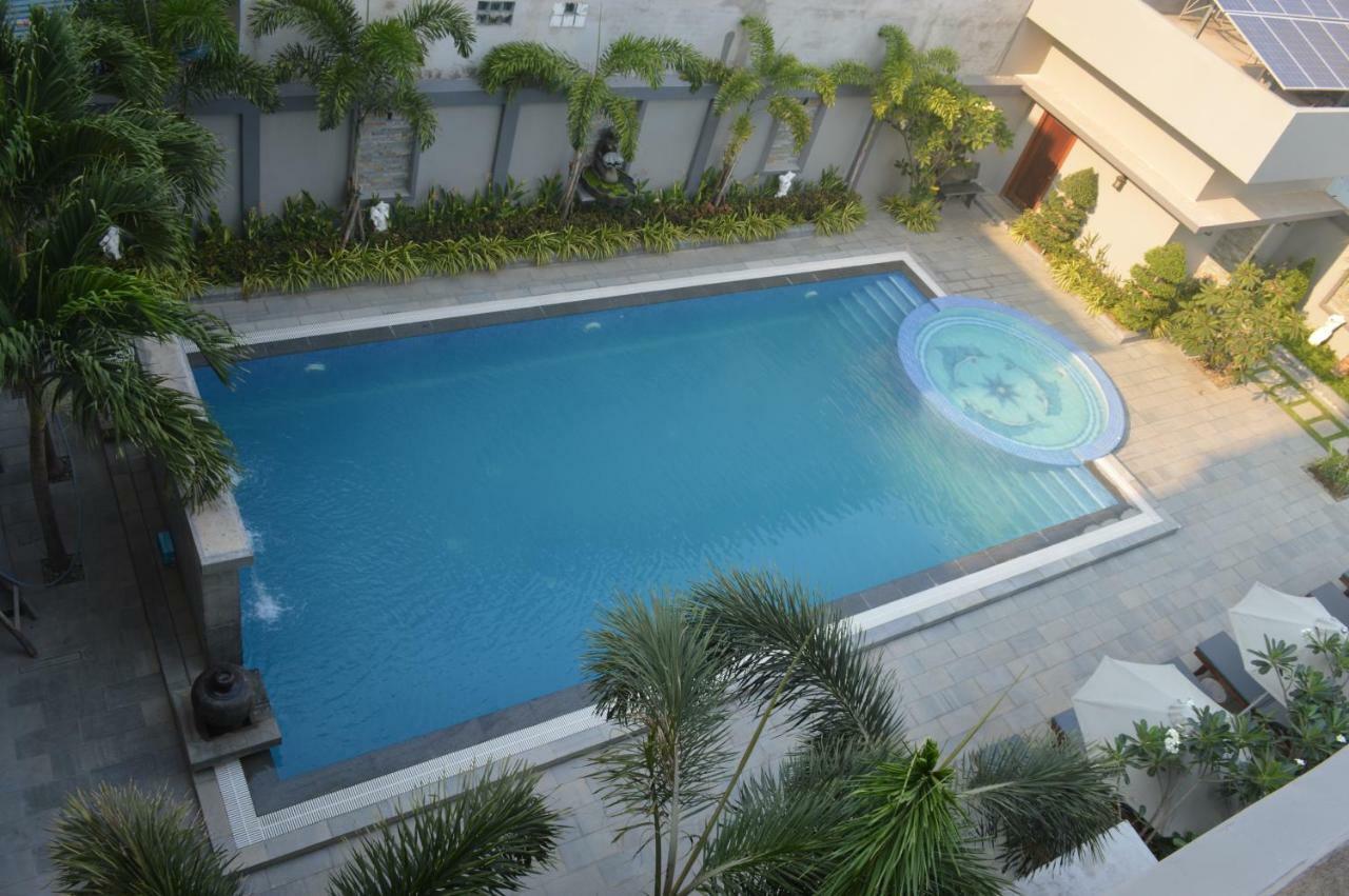 Holiday Hotel Battambang Exterior photo