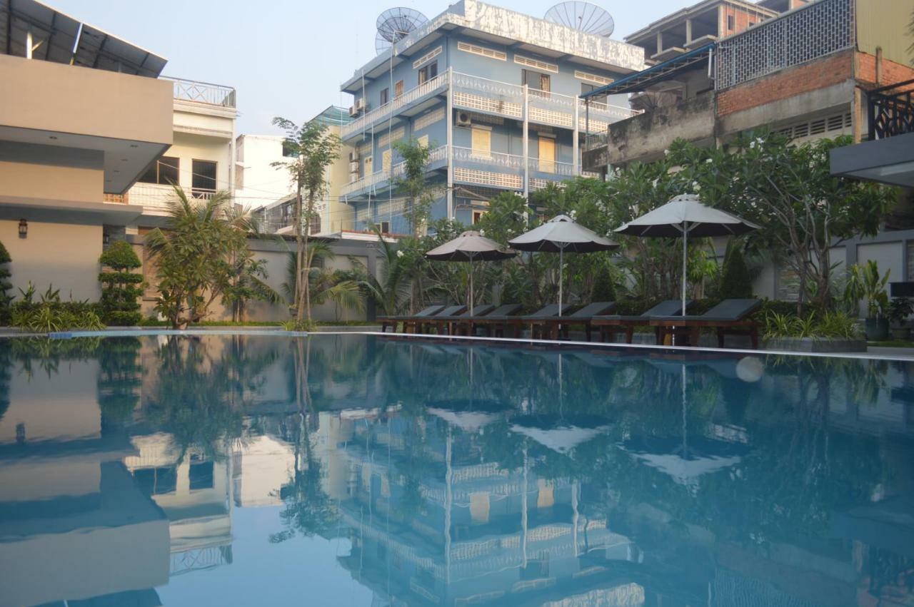 Holiday Hotel Battambang Exterior photo