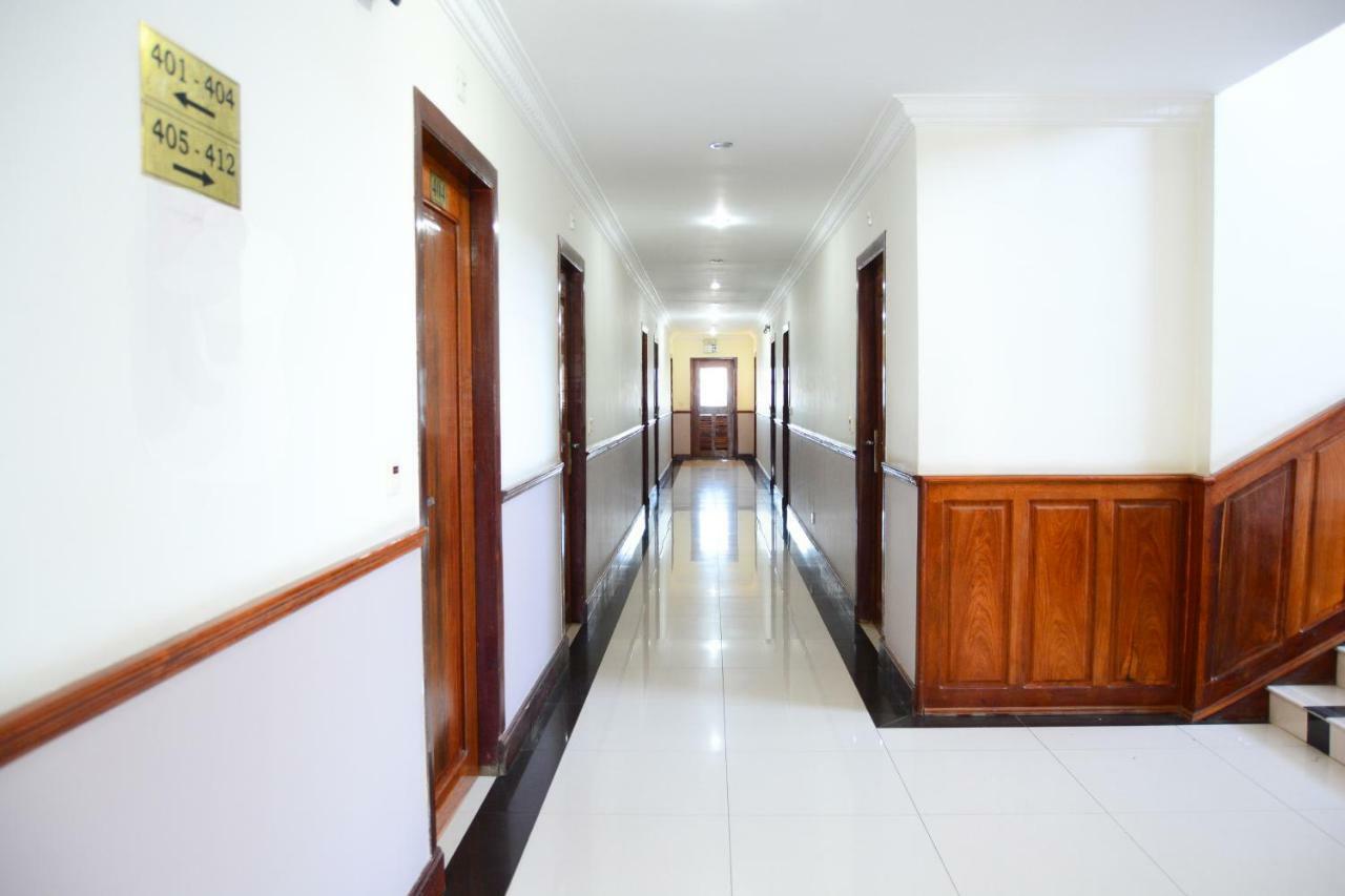 Holiday Hotel Battambang Exterior photo