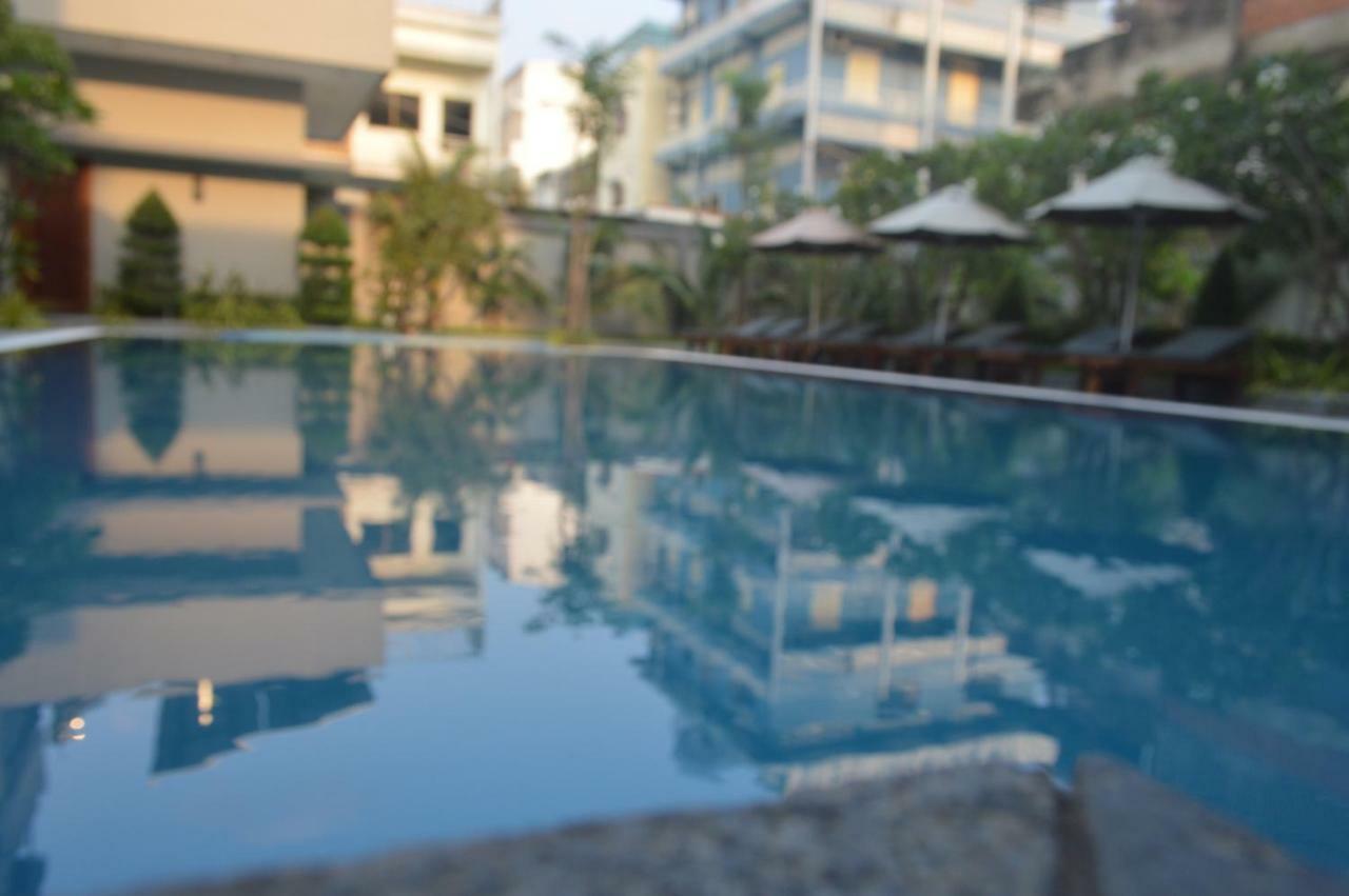 Holiday Hotel Battambang Exterior photo
